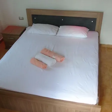 Vila Vila Kazazi *